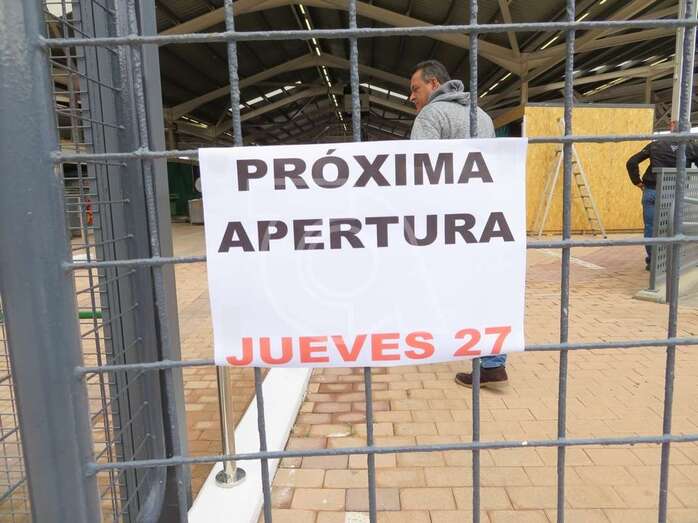 Cartel que anuncia la apertura para el próximo jueves 27 de diciembre (Foto TA)